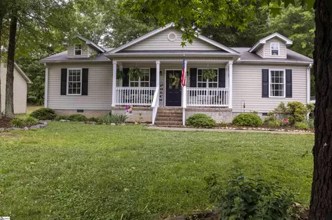 105 Lakeview Dr, Fountain Inn, SC 29644