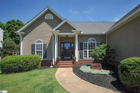 6 Ladybird Ct, Simpsonville, SC 29680