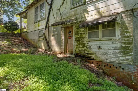 Exterior - 135 Cobb St, Easley, SC 29640 photo 5 of 8