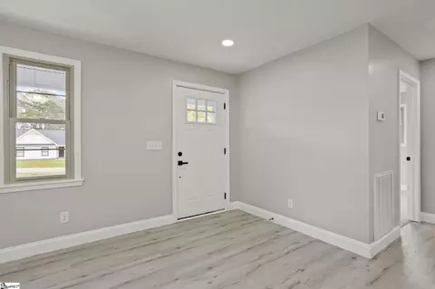 110 Dacus Dr, Williamston, SC 29697 photo 4