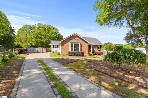 102 Monmouth Ct, Greer, SC 29650