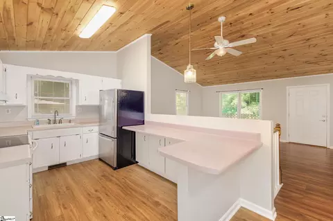 212 Holly Dr, Easley, SC 29640 photo 5