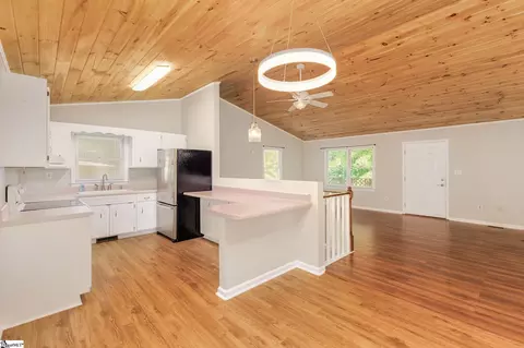 212 Holly Dr, Easley, SC 29640 photo 3