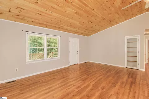 212 Holly Dr, Easley, SC 29640 photo 8