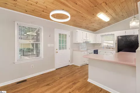 212 Holly Dr, Easley, SC 29640 photo 2