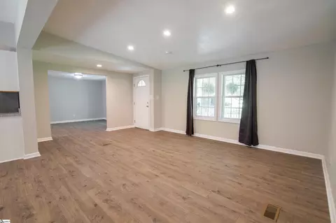 107 Coates Ln, Hodges, SC 29653 photo 8