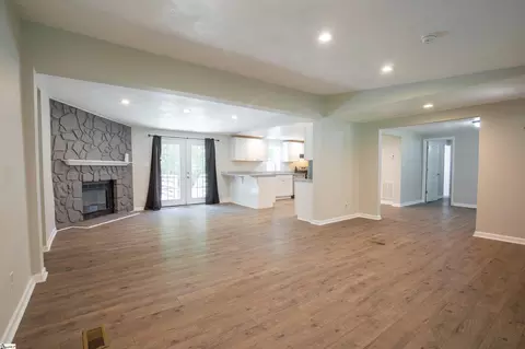 107 Coates Ln, Hodges, SC 29653 photo 9