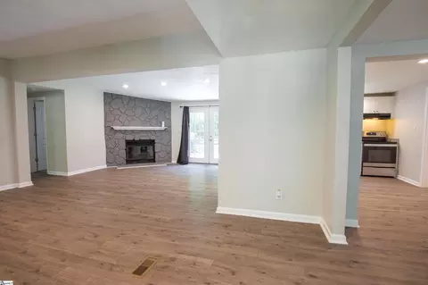 107 Coates Ln, Hodges, SC 29653 photo 6