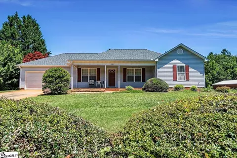 179 Red Globe Ln, Woodruff, SC 29388