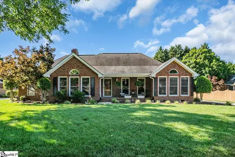 106 Chenoweth Dr, Simpsonville, SC 29681