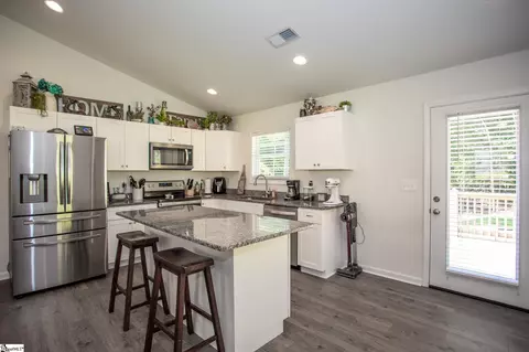 Kitchen - 191 Crystal Ln, Walhalla, SC 29691 photo 2 of 4