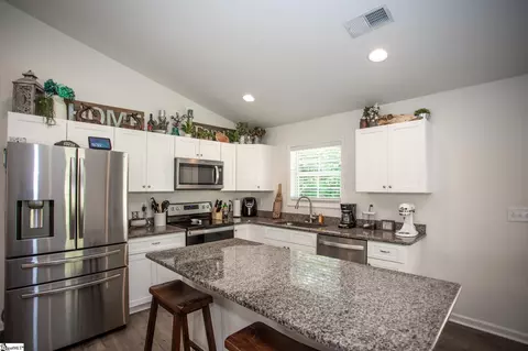 Kitchen - 191 Crystal Ln, Walhalla, SC 29691 photo 3 of 4