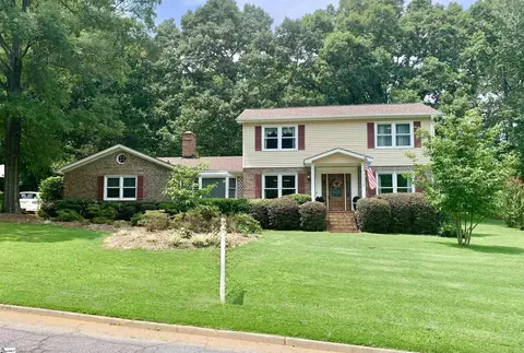 106 Rainwood Dr, Simpsonville, SC 29681