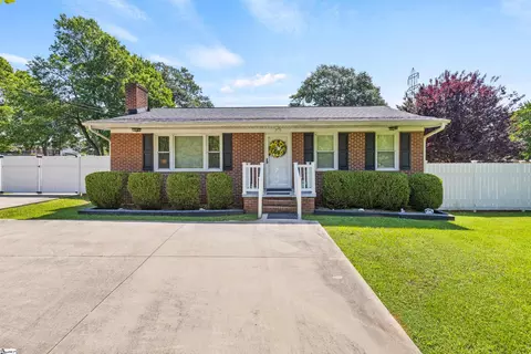 102 Cole Rd, Greenville, SC 29611