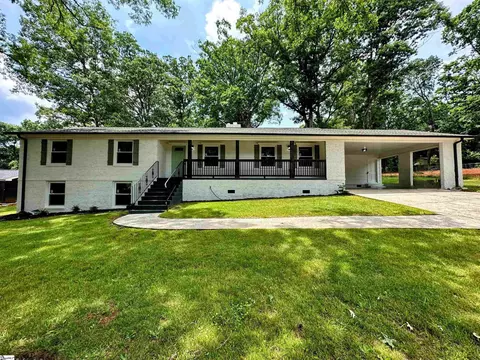 3 Diby Dr, Greenville, SC 29609
