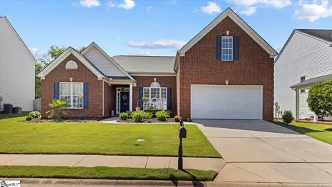 102 Smokehouse Dr, Simpsonville, SC 29681