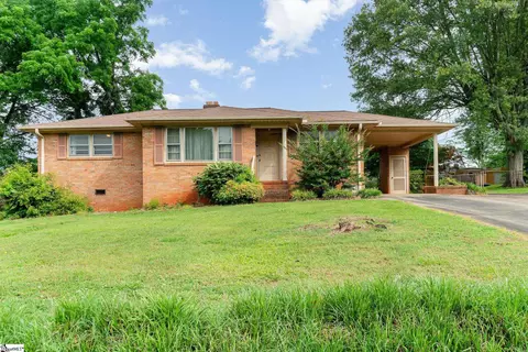 3 Lynhurst Dr, Greenville, SC 29611