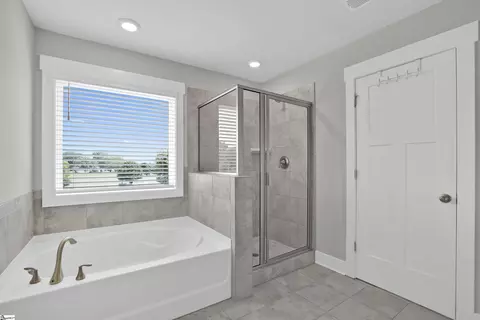 Bath - 104 Sandpine Way, Greer, SC 29651 photo 3 of 3