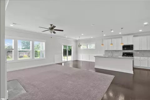 Living - 104 Sandpine Way, Greer, SC 29651 photo 5 of 6