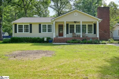 10 Brewster Dr, Taylors, SC 29687