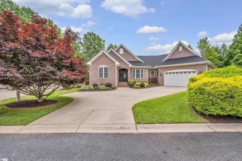 422 Hunters Cir, Greenville, SC 29617