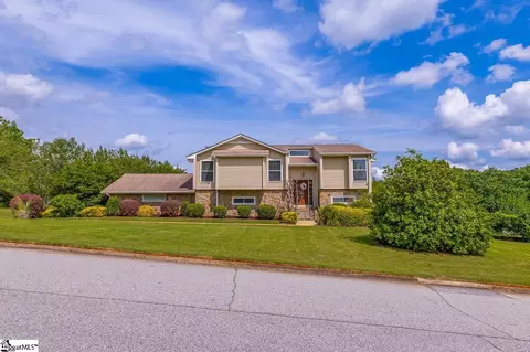 17 Woodberry Dr, Greenville, SC 29615