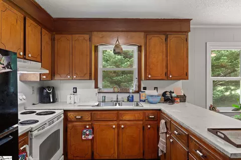 Kitchen - 23 Randall St, Williamston, SC 29697 photo 2 of 5