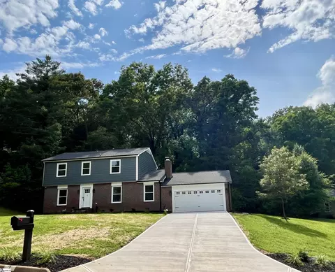 2 Hitching Post Ln, Greenville, SC 29615