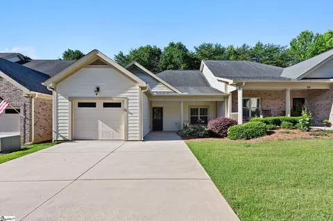 32 Shady Hollow Ln, Greer, SC 29651