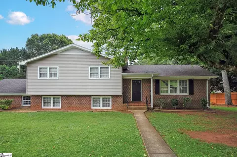 5 Queensbury Dr, Greenville, SC 29617