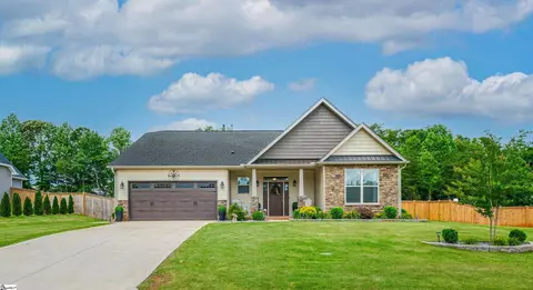 599 Forden Dr, Wellford, SC 29385