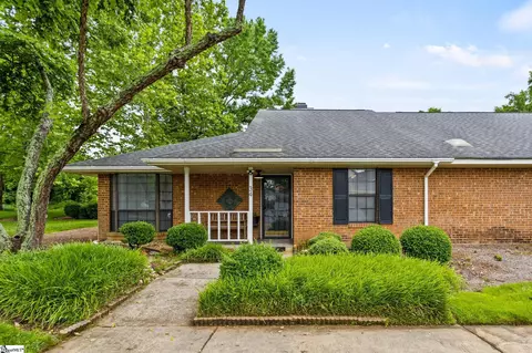 34 Forest Lake Dr, Simpsonville, SC 29681