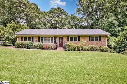102 Palmetto Dr, Simpsonville, SC 29681