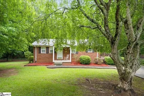121 Meadowood Dr, Easley, SC 29640