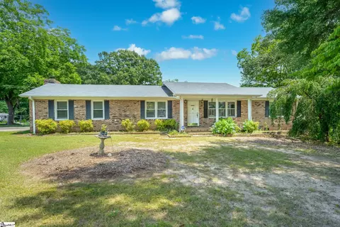 9 Lilac St, Greenville, SC 29617