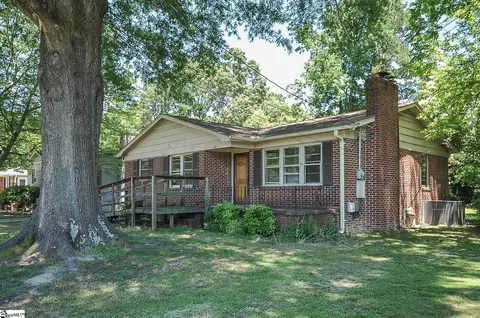 107 Hale Dr, Taylors, SC 29687