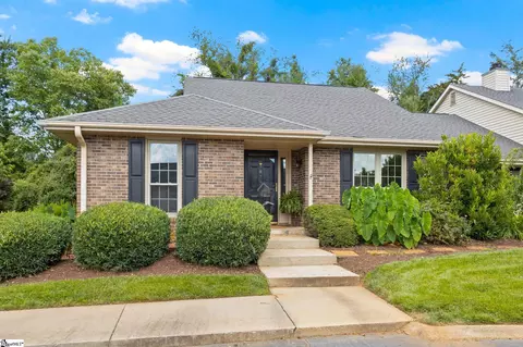 75 Forest Lake Dr, Simpsonville, SC 29681