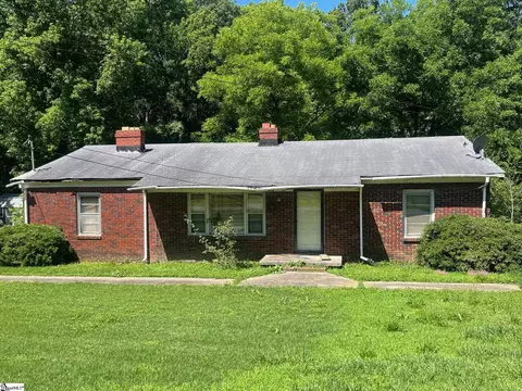 212 Bell St Cir, Clinton, SC 29325