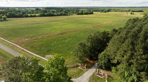 028 Hobby Ln, Kinards, SC 29355 photo 3