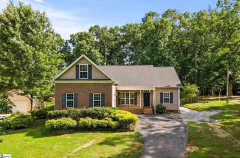 211 Lyons Dr, Simpsonville, SC 29681