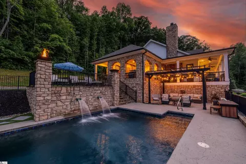 518 Dove Valley Ln, Seneca, SC 29678