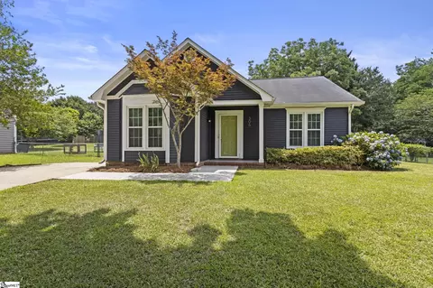 306 Laurel Tree Ln, Simpsonville, SC 29681