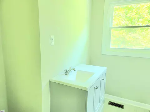 Bath - 528 Old Hundred Rd, Pelzer, SC 29669 photo 5 of 5