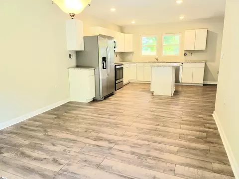 Kitchen - 528 Old Hundred Rd, Pelzer, SC 29669 photo 5 of 6