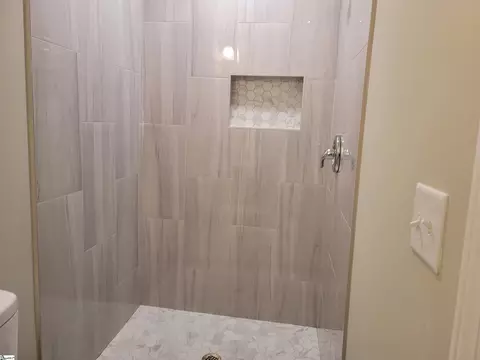 Bath - 528 Old Hundred Rd, Pelzer, SC 29669 photo 2 of 5