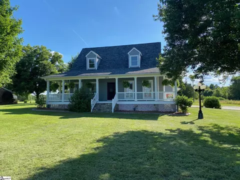 104 Hyman Rd, Fountain Inn, SC 29644