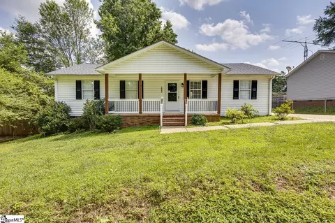 103 Golf St, Greer, SC 29650