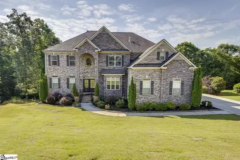 330 Tuxedo Ln, Greer, SC 29651
