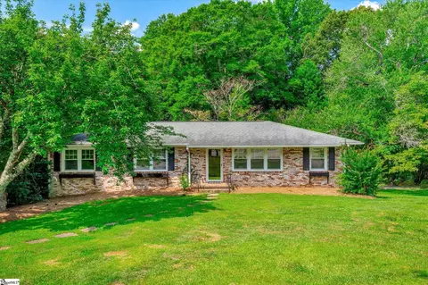 131 Montis Dr, Greenville, SC 29617
