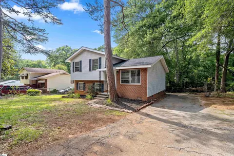 122 Harmony Dr, Spartanburg, SC 29301